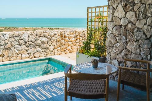 Bazén v ubytování Abalone Hotel & Villas nebo v jeho okolí