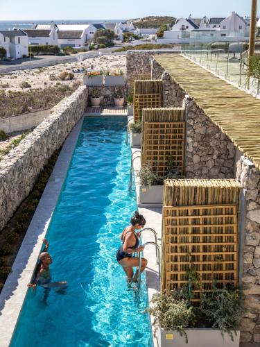 Bazén v ubytování Abalone Hotel & Villas nebo v jeho okolí