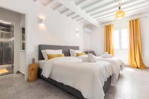 Кровать или кровати в номере Mykonos Eight