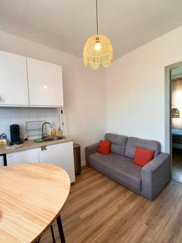 a living room with a couch and a table at The Samaritan Getaway in Amiens