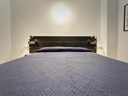 a bedroom with a bed with a purple comforter at Hotel Meublè Agavi in Monterosso al Mare