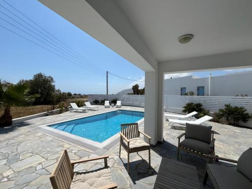 Villa Santorini Serenity with private Pool