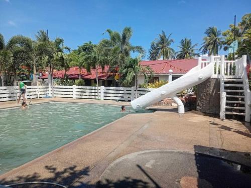 Bazén v ubytování Hotel O Leonor Beach and Resort nebo v jeho okolí