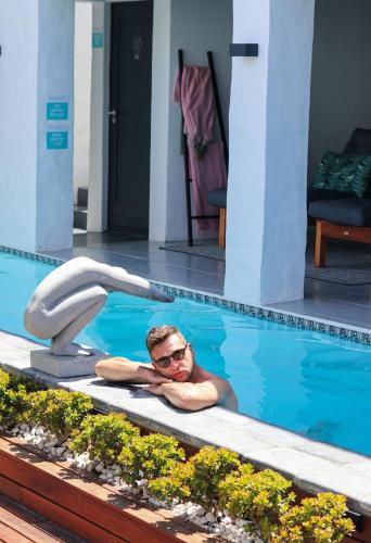 Bazén v ubytování Abalone Hotel & Villas nebo v jeho okolí