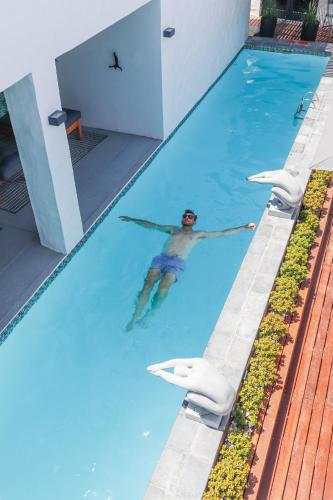 Bazén v ubytování Abalone Hotel & Villas nebo v jeho okolí