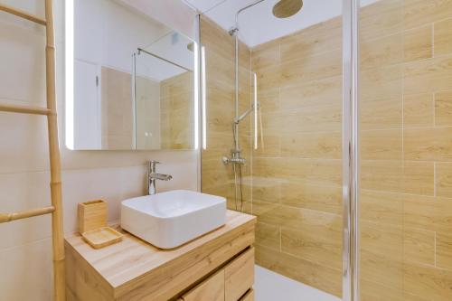 Apartamento Farol com piscina e estacionamento