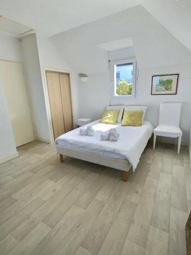Katil atau katil-katil dalam bilik di Belle maison vue sur mer