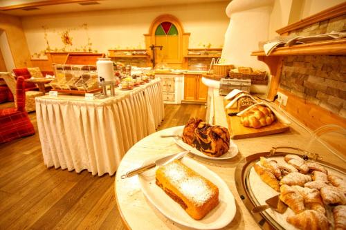 a kitchen with a table filled with bread and pastries at Hotel Rösch in Klagenfurt