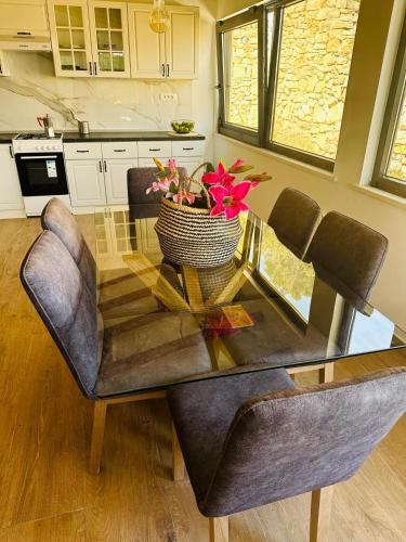 a dining room table with a vase of flowers on it at Milton holiday house in Blato