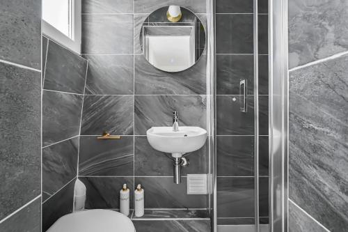 Photo de la galerie de l'établissement Studio rénové cosy metro Paris 2pers wifi, à Clichy