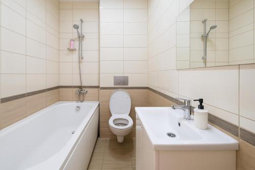 a bathroom with a tub and a toilet and a sink at Studio Ama in Văleni