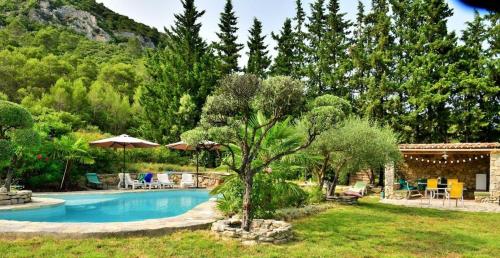 Πισίνα στο ή κοντά στο Charmant Mas au Pic-Saint-Loup