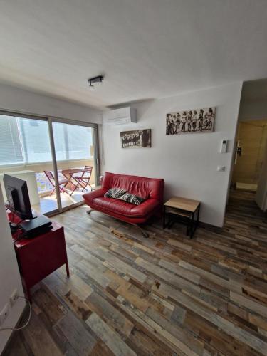 Life in red with parking and air conditioning