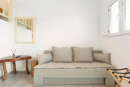 Гостиная зона в Mykonos Eight