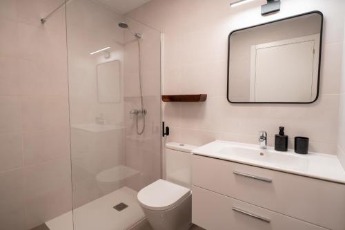 Beautiful 2-bedroom apartment near center and beach