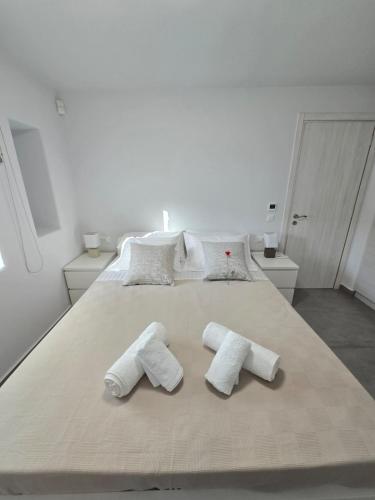 a bedroom with a bed with two towels on it at Mystic Harmony in Mýkonos City