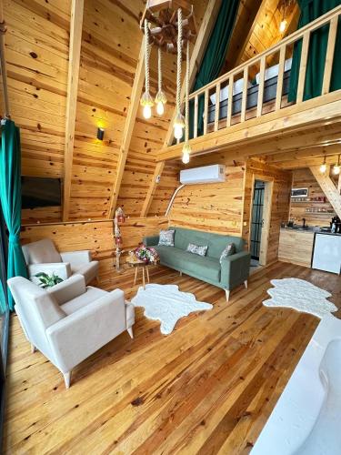 a living room with wooden walls and wooden floors at Yamaçdere Bungalov in Ardeşen