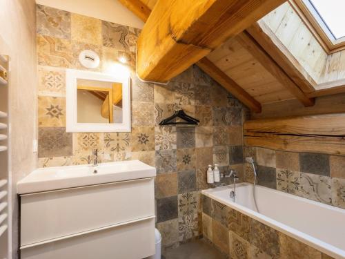 Ένα μπάνιο στο Duplex 4* pour 10 personnes, 5 pièces, exposé sud, au centre de Valloire, proche des remontées mécaniques - FR-1-263-364