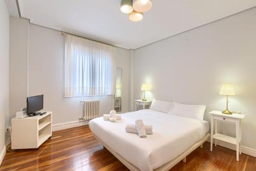 Azkuna Plaza & Vista Alegre by Next Stop Bilbao