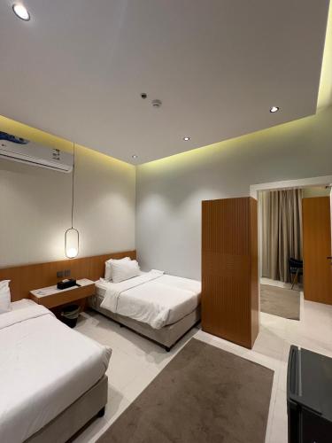 Rúm í herbergi á Riyadh luxury الياسمين 2