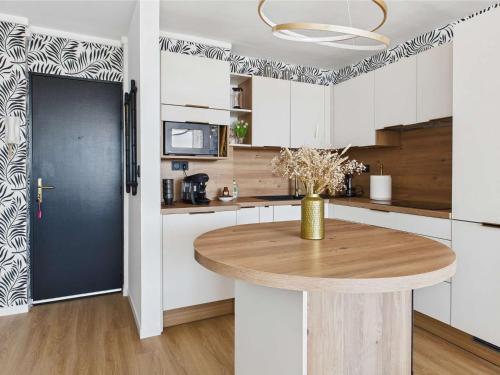 Photo de la galerie de l'établissement Agréable Appartement 3 Pièces Avec Climatisation Face à la Mer - FR-1-423-263, au Grau-dʼAgde