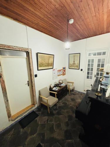 an office with a desk and a chair and a window at Studio 58 - Casa Pamplona Serpa in Ponta Delgada
