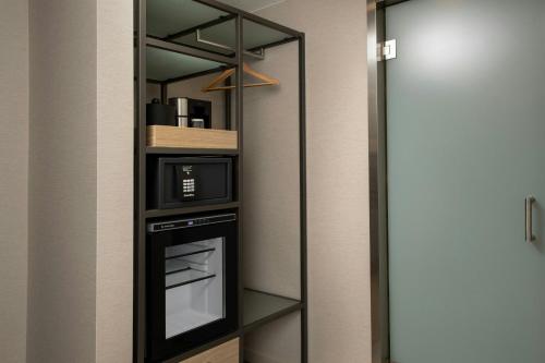 a kitchen with a microwave oven in a room at AC Hotel by Marriott Portland Lake Oswego in Lake Oswego