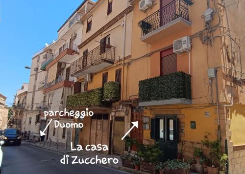 a building with the names of its properties at La casa di Zucchero in Monreale