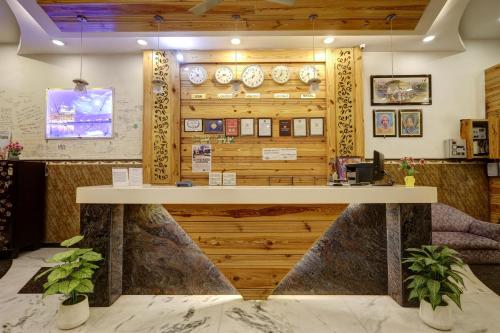 a counter in a restaurant with a counter top at Hindustan By Backpackers Heaven - Traveller's Choice Award 2025 Best of Best Winning Hotel in New Delhi