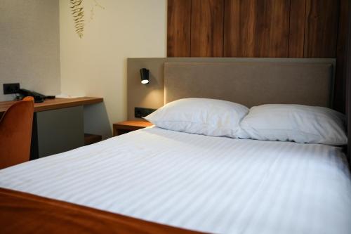 Una cama o camas en una habitación de Optima Collection River Park