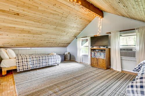 Kuchyň nebo kuchyňský kout v ubytování 11 Mi to Massanutten Shenandoah River Chalet