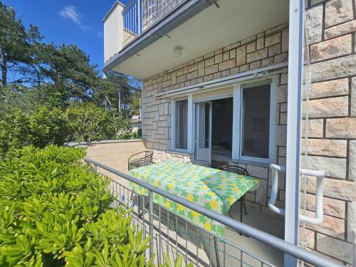 a balcony with a table and chairs on it at Seafront apartment with balcony-50 m from the sea in Šilo