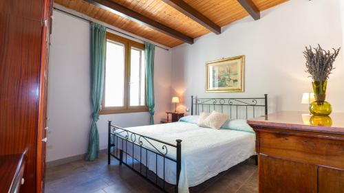 Postel nebo postele na pokoji v ubytování Residenza Deriu - Bosa by Sardinianworld