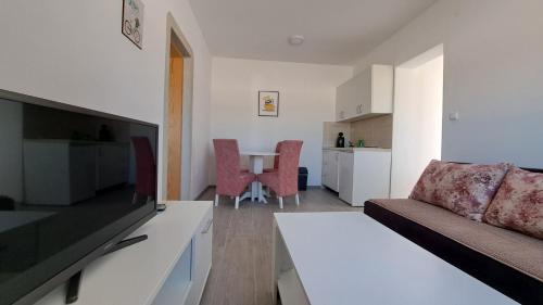 TV a/nebo společenská místnost v ubytování Apartmani Neuense