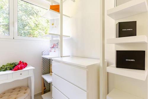 Η κουζίνα ή μικρή κουζίνα στο LUX - Elegant sea view apartment Portofino Coast