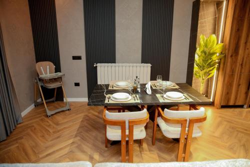 a dining room with a table and chairs at N'Gen Luxury Villas - Razem in Razëm