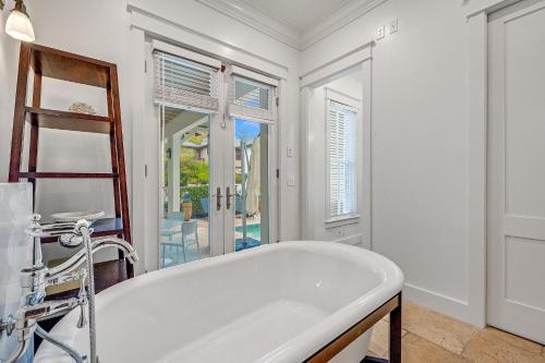 Billede fra billedgalleriet på Treetop Cottage i Rosemary Beach