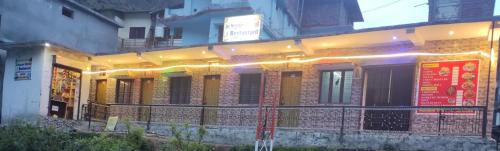 Photo de la galerie de l'établissement Jai Nagraja Hotel & Restaurant, Yamnotri, à Kharsālī