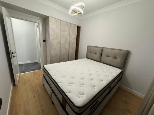 Una cama o camas en una habitación de Kervansaray Comfort