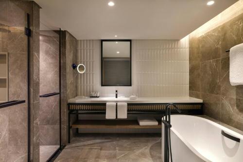 Koupelna v ubytování Sheraton Bahrain Hotel