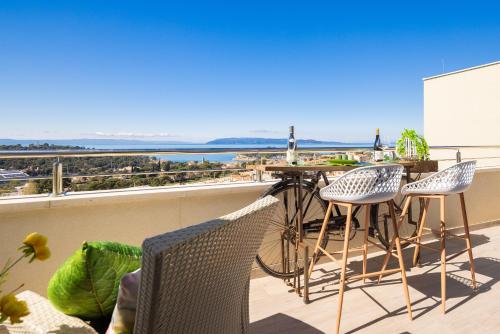Luxury penthouse with jacuzzi, panoramic view