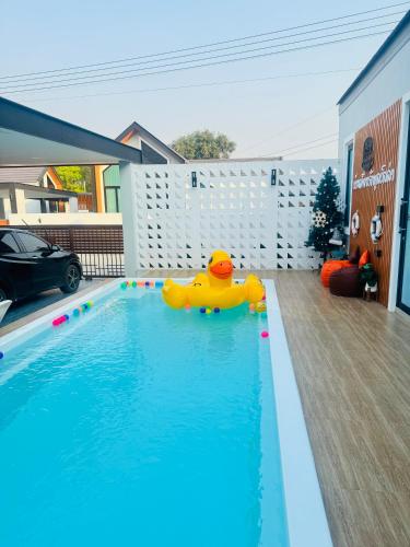 Bazén v ubytování เคียงรักพูลวิลล่าเชียงคาน-Khiang Rak Pool Villa Chiangkhan nebo v jeho okolí