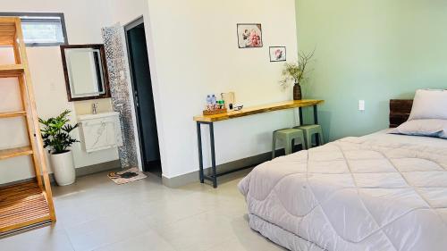 Ein Bett oder Betten in einem Zimmer der Unterkunft HD Homestay