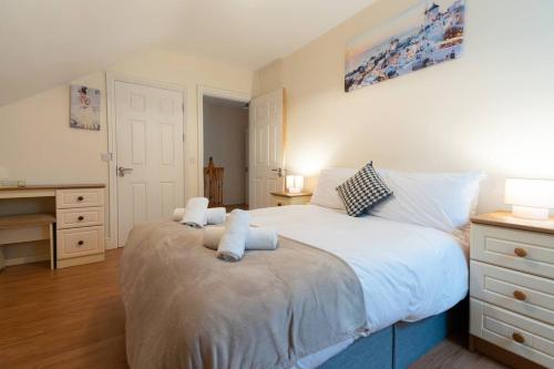 丁格尔Steps from Main Street - Dingle的相册照片