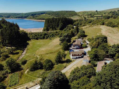 an aerial view of a house next to a lake at Cottage, Pontsticill, Brecon Beacons in Dol-y-gaer Station
