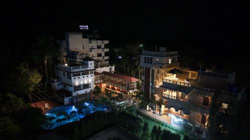a view of a building at night with lights at SHELDON RESORT & SPA in Phalta