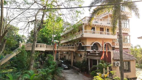 a house in the jungle with a car parked in front at SHELDON RESORT & SPA in Phalta
