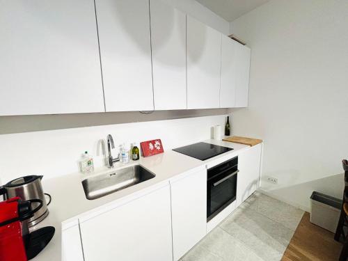 Küche/Küchenzeile in der Unterkunft Appartement Malesherbes Wagram