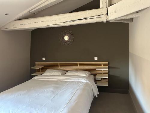 a bedroom with a large bed with a wooden headboard at Auberge de jeunesse HI Avignon in Avignon