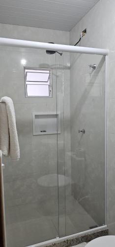 a shower with a glass door in a bathroom at recanto Provetá 2 ILHA GRANDE in Praia de Provetá 